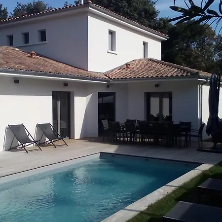 Villa- Sur -200 M Nauzan - Piscine *