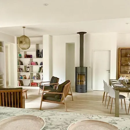 Villa- Sur -200 M Nauzan - Piscine 别墅 *