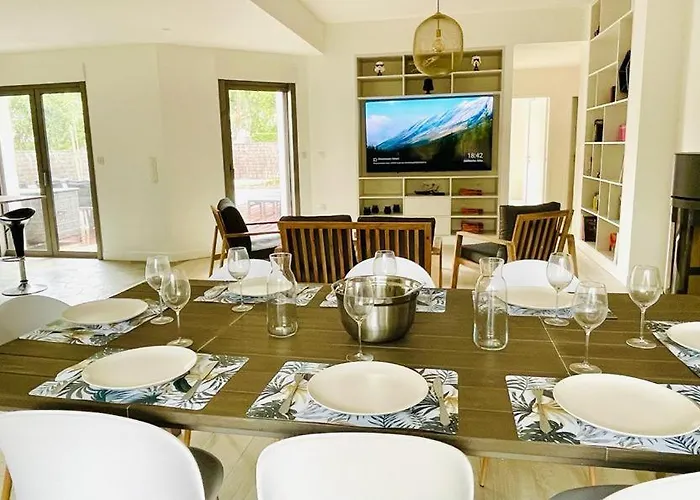 Villa- Sur -200 M Nauzan - Piscine Vila *